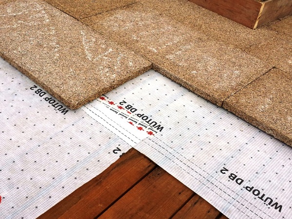 02-posa-del-freno-vapore-e-dei-pannelli-xilite-comfort-4-cm